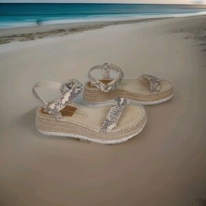 Dolce Vita Myra Snake Skin Sandals Women’s Size 8.5 Beige Neutral  GUC